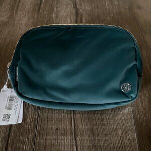 LUlulemon NWT Green Jasper Gold Belt bag